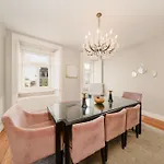 Luxurious 4br In Lisbon, Sleeps 10 Apartment *