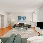Luxurious 4br In Lisbon, Sleeps 10 Lisbon