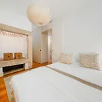 Luxurious 4br In Lisbon, Sleeps 10
