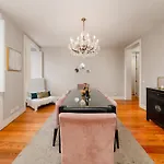 Luxurious 4br In Lisbon, Sleeps 10 Apartment Lisbon