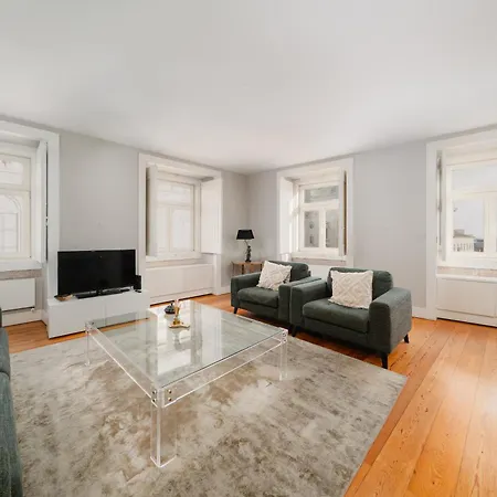 Luxurious 4br Apt, Sleeps 10 Wac