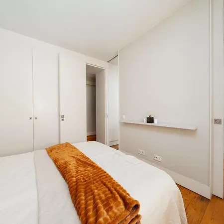 Luxurious 4br Apt, Sleeps 10 Wac شقة Lisboa