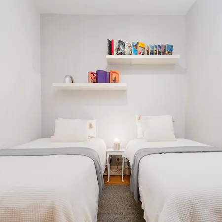Luxurious 4br Apt, Sleeps 10 Wac *