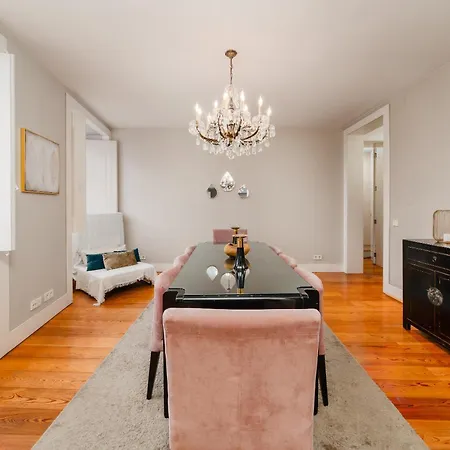 Luxurious 4br Apt, Sleeps 10 Wac شقة Lisboa